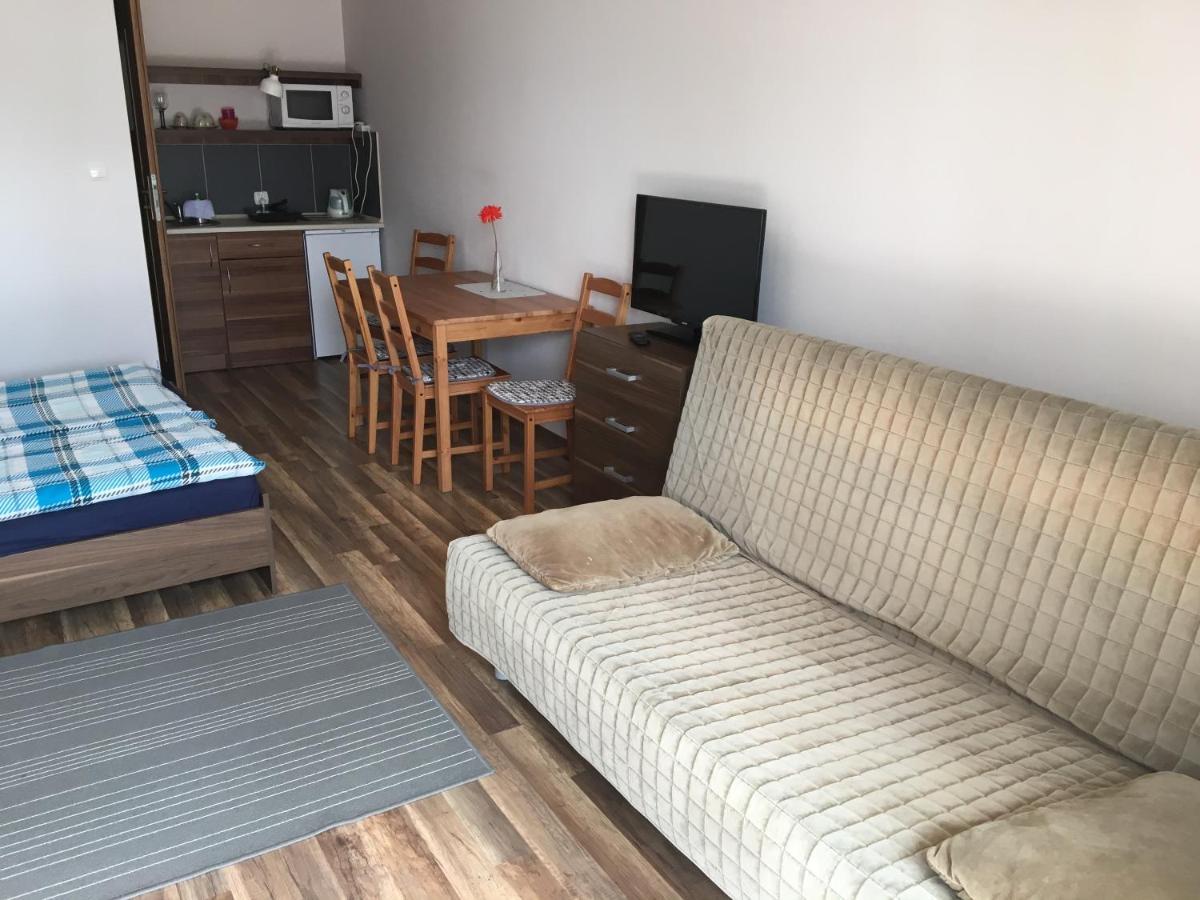 Emada- Pokoje Goscinne I Studia Ostrowo  Exteriör bild