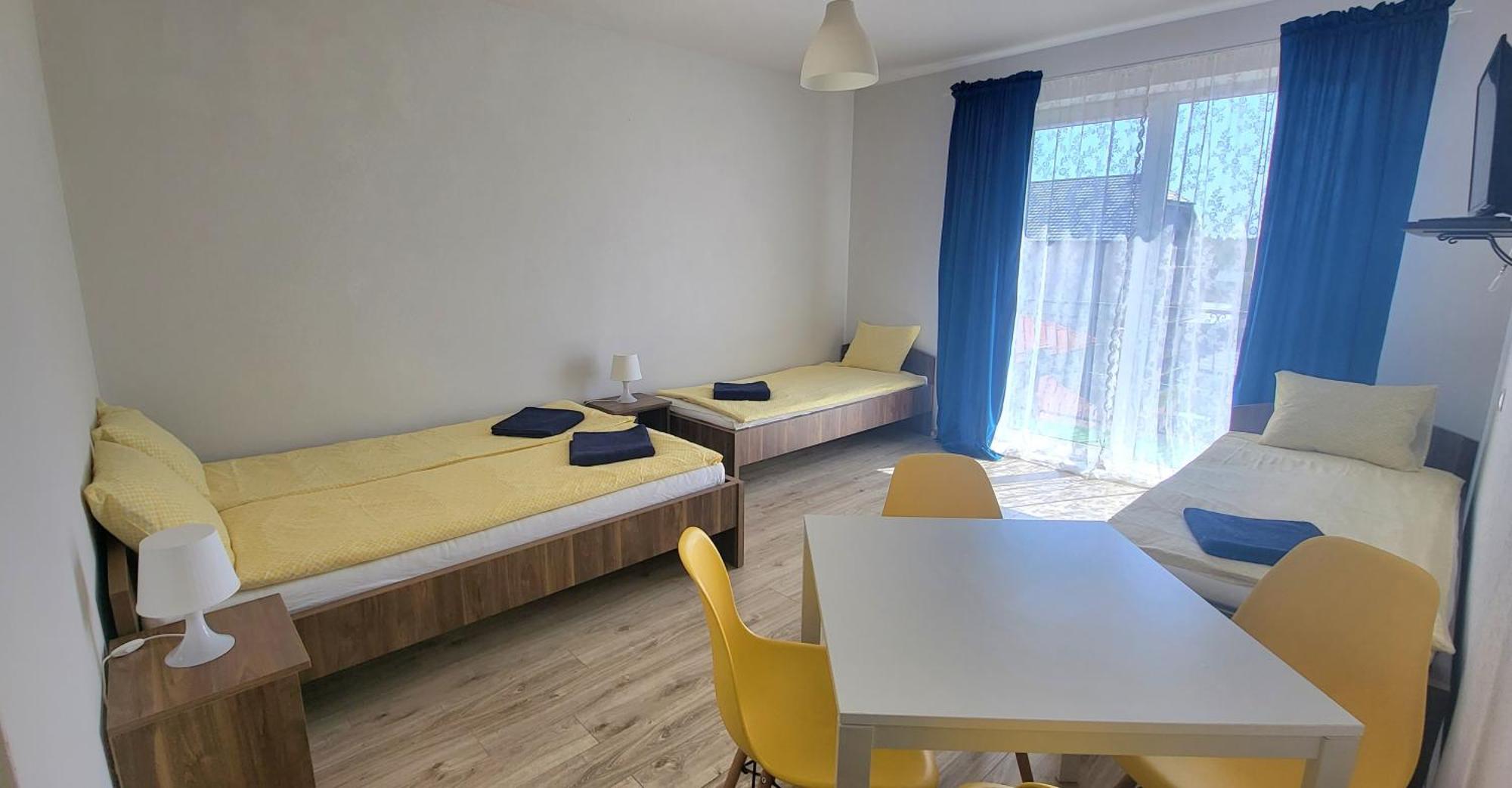 Emada- Pokoje Goscinne I Studia Ostrowo  Rum bild